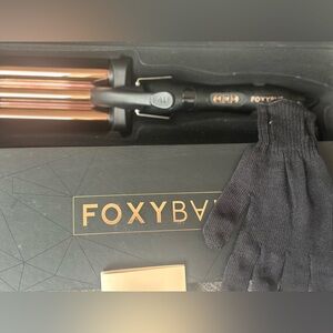 FoxyBAE  ROSE GOLD WAVY BABY TRIPLE WAVER. New never used in box with Heat glove